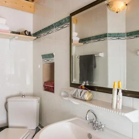 Le Galion- Two Bedroom With Partial Sea View 公寓 *